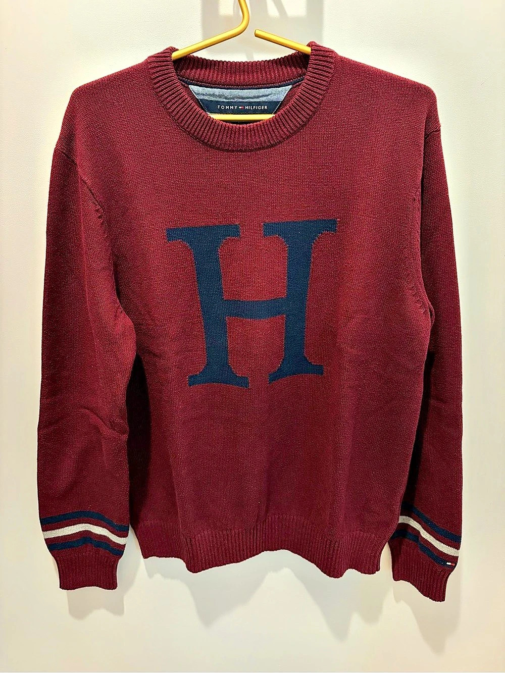 Tommy Hilfiger Men's Crewneck Sweater in Burgundy Size Large